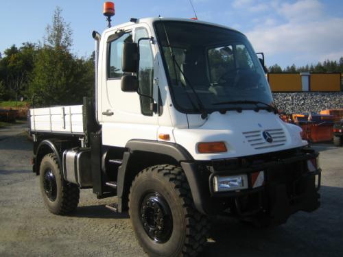 Локомобиль мерседес unimog u400