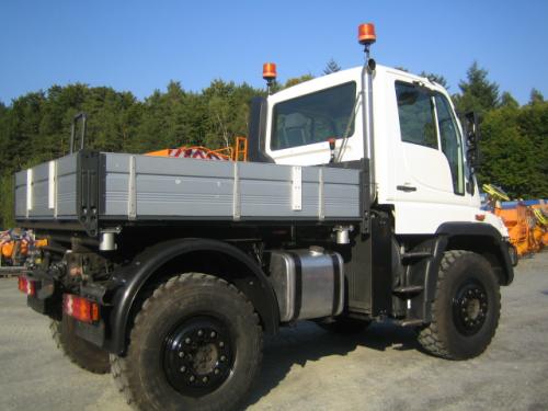 Локомобиль мерседес unimog u400